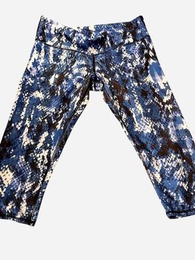 ALO Yoga Blue, Black and White Snakeskin Capri Leggings